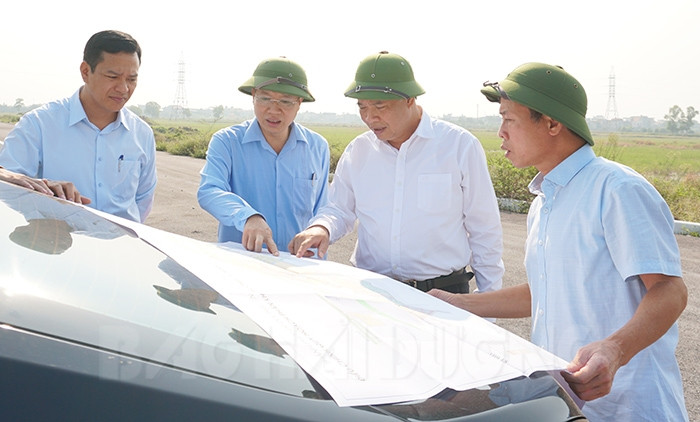 Reviewing projects in Hai Duong city